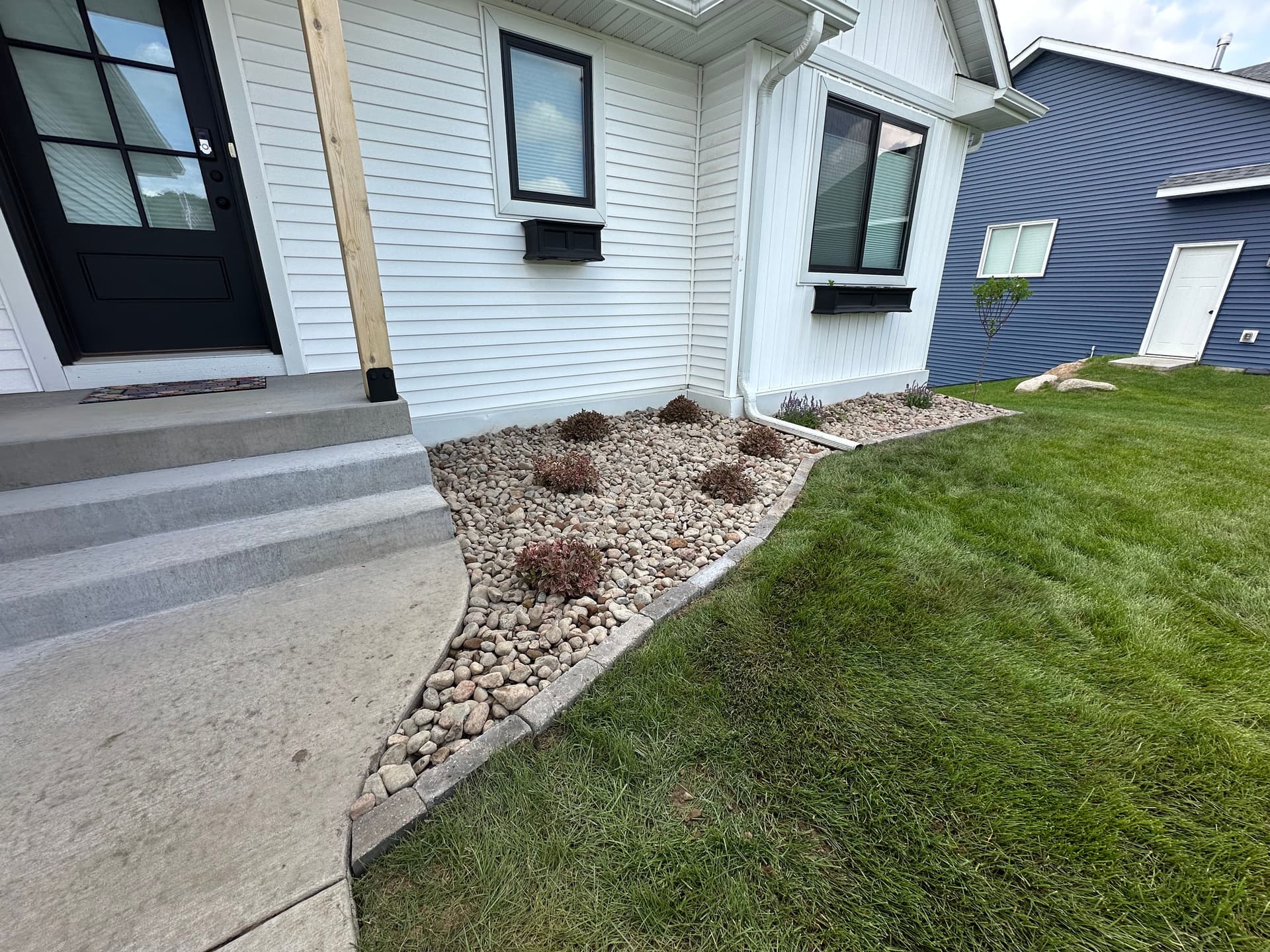 Gallery photos for Stunning Front Yard Landscape Installation: Image #1