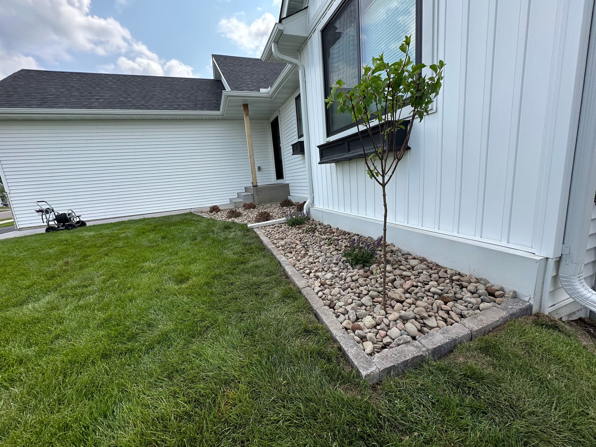 Gallery photos for Stunning Front Yard Landscape Installation: Image #2